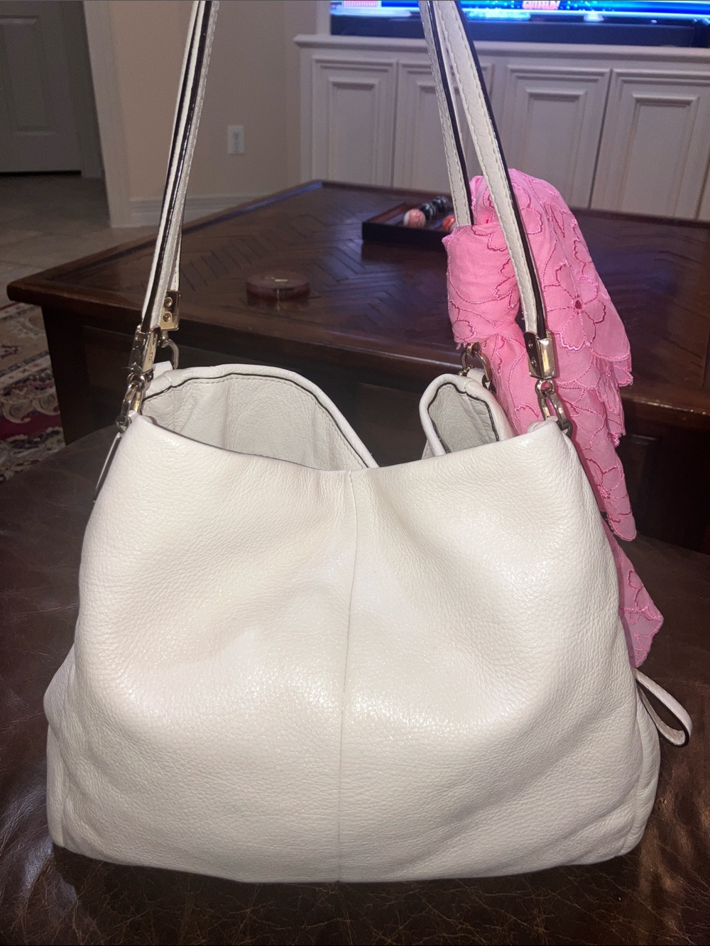 Coach White Leather Shoulder Bag with Pink Scarf Accent - Picture 4 of 16